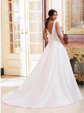 Sincerity Bridal Elegant V-Back Satin A-Line Wedding Dress in White